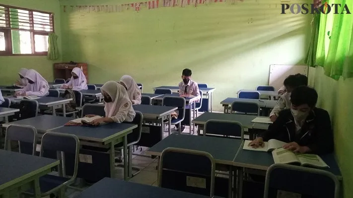 Pelaksanaan PTM 100 persen yang berlokasi di SMPN 02 Kota Bekasi beberapa waktu lalu. (ihsan fahmi)