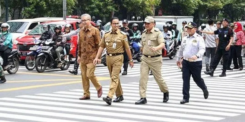 Anies Baswedan meniadakan operasi yustisi. Kebijakan ini membuat siapapun bisa masuk Jakarta untuk mencari kerja. (Foto: Ist).