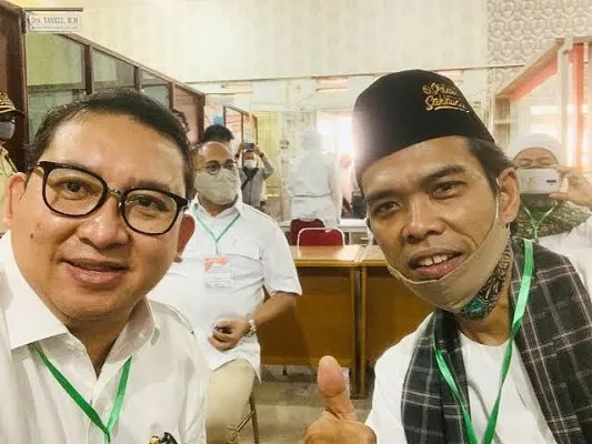 Politikus Gerindra Fadli Zon bersama Ustaz Abdul Somad (UAS). (Foto: Twitter @fadlizon).