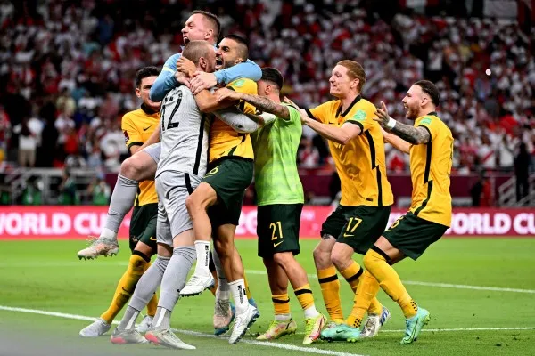 Kegembiraan para pemain Australia setelah memastikan lolos ke Piala Dunia 2022 (foto/ twitter Socceroos)