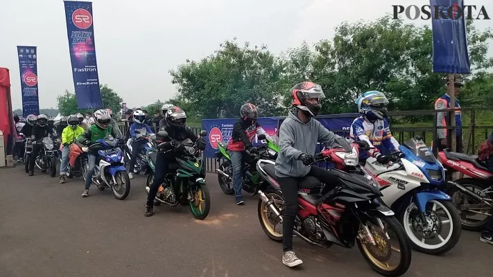 Para peserta street race di Bekasi bersiap melakukan balap.. (foto: poskota/ihsan fahmi)