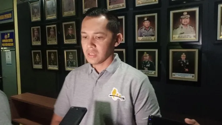 Kasatreskrim Polres Metro Bekasi, Kompol Ivan Adhitira kepada wartawan, Kamis (23/6/2022) malam. (Ihsan Fahmi).