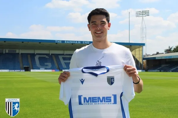 Elkan Baggott resmi berseragam Gillingham. (Foto/twitter TheGillsFC)