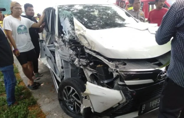 Kondisi kendaraan Toyota Avanza setelah mengalami kecelakaan di Jalan raya Ciruas Pontang. (Ist)