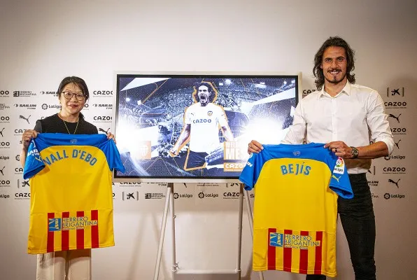 Edinson Cavani resmi bergabung ke Valencia (foto/twitter @valenciacf)