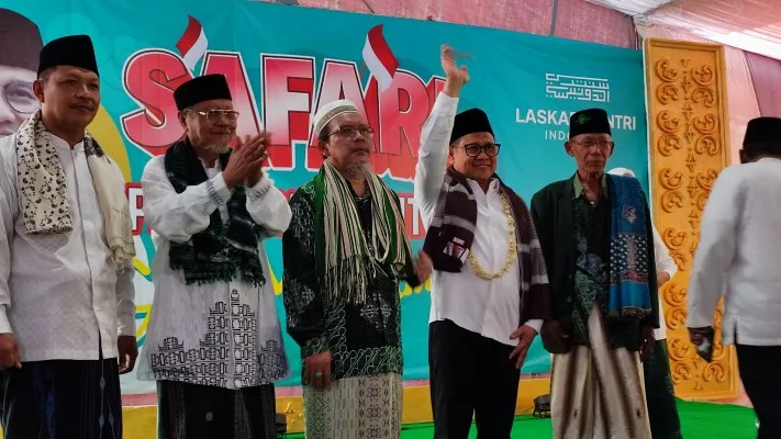 Para kiyai di Menes Pandeglang bersama Ketum PKB. (samsul fatoni).