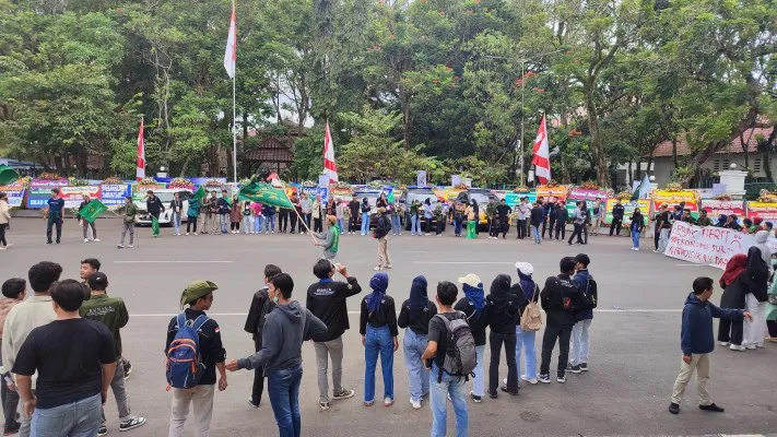 Suasana demonstrasi Mahasiswa di Lebak saat acara HUT. (Foto: Samsul)