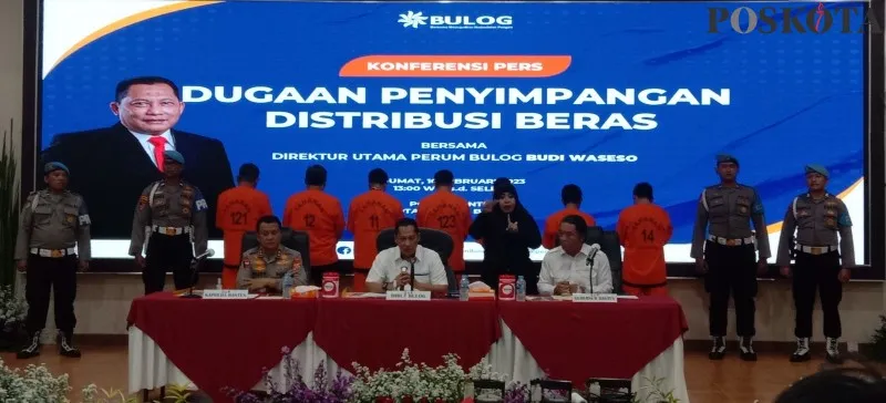 Direktur Utama Perum Bulog Budi Waseso didampingi Kapolda Banten Irjen Rudy Heriyanto dan Pj Gubernur Banten Al Muktabar saat menghadiri konferensi pers di Mapolda Banten. (haryono)