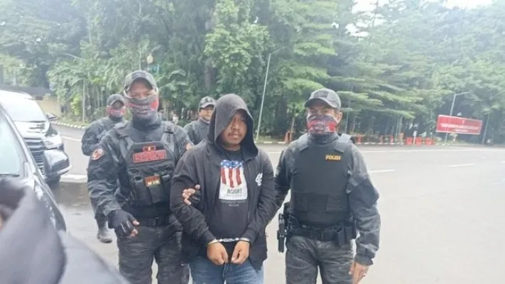 3 Debt Collector yang bentak polisi ditangkap. Begini masih salah satu pelakunya. (Foto: Dok Istimewa).