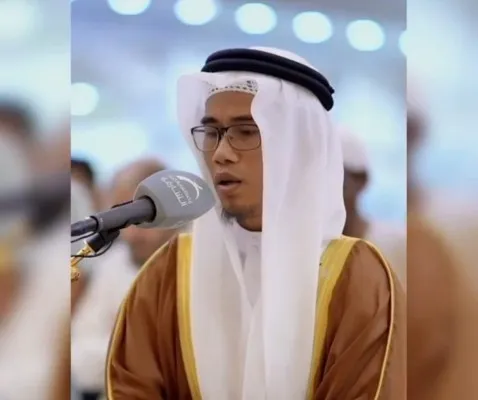 Asep Ismatullah, saat menjadi imam di Masjid Al-Akhyar, Dubai, Uni Emirat Arab. (Ist)