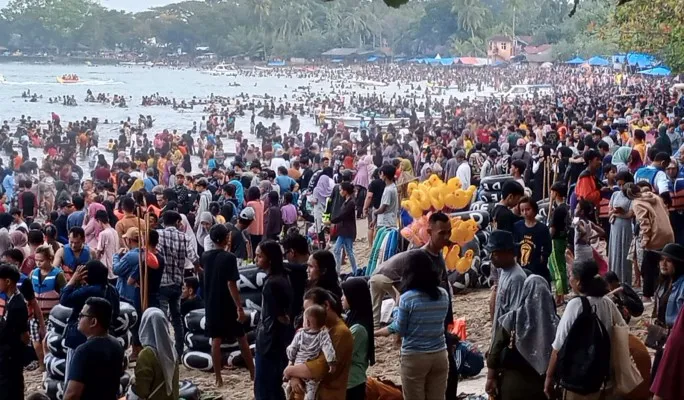 Salah satu objek wisata pantai di Pandeglang Banten. (Foto: Poskota/Samsul Fatoni).