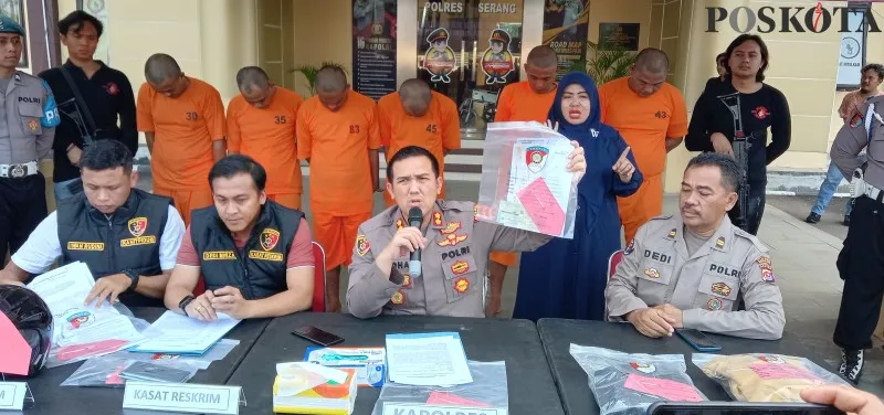 Polres Serang membekuk komplotan begal modus debt collector, aksi mereka diotaki eks pegawai leasing. (haryono)