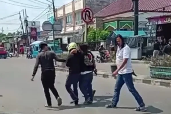 Foto: Komplotan maling pecah kaca diringkus Polres Lebak, Banten, saat beraksi . (Ist.)