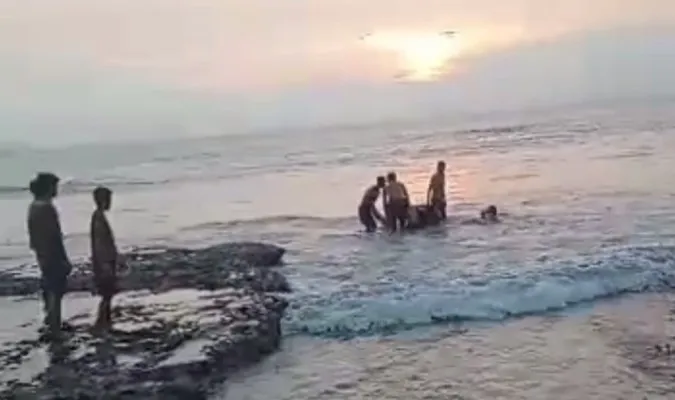 Foto: Seorang Remaja 14 Tahun bernama Daus Firdaus tewas terseret ombak dan tenggelam saat berenang di Pantai Kelapa Gading, Serang, Banten. Sabtu (24/6/2023) kemarin. (Ist.)