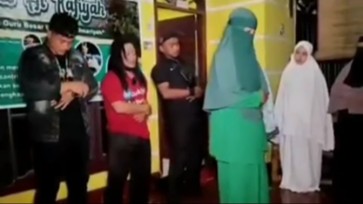 Ponpes Al Kafiyah Viral Usai Perempuan Jadi Imam Shalat Laki Laki