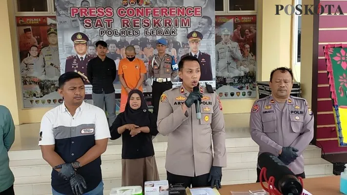 Jajaran Polres Lebak saat konferensi pers kasus pembunuhan sumi gorok istri. (Samsul)