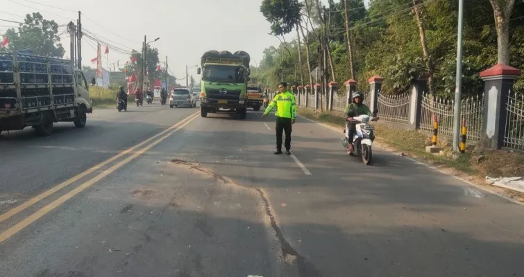 Personil Unit Gakkum Polresta Serang Kota saat melakukan olah TKP. (ist)