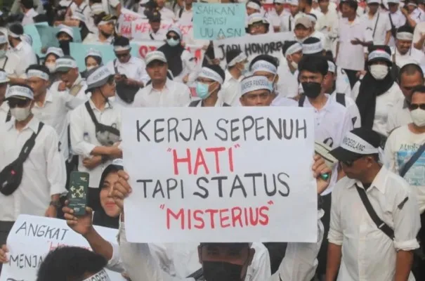 Ribuan honorer teknis Pandeglang saat aksi demo ke DPR RI. (Foto: Ist).