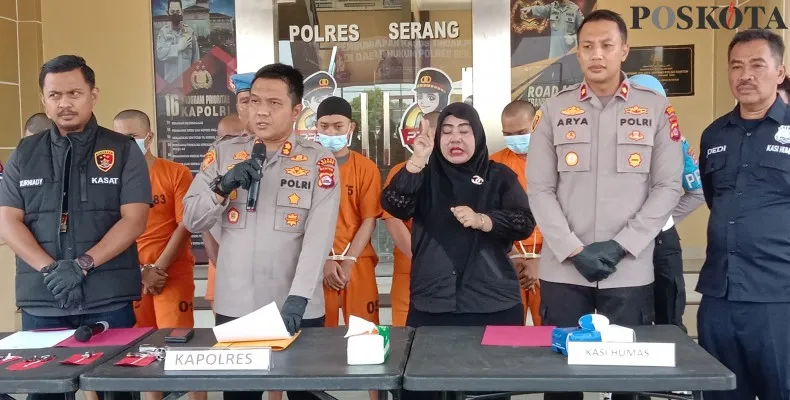 Polres Serang mengungkap kasus pencurian motor di wilayah Tangerang dan Serang, 4 pelaku dua diantaranya ditembak. (haryono)