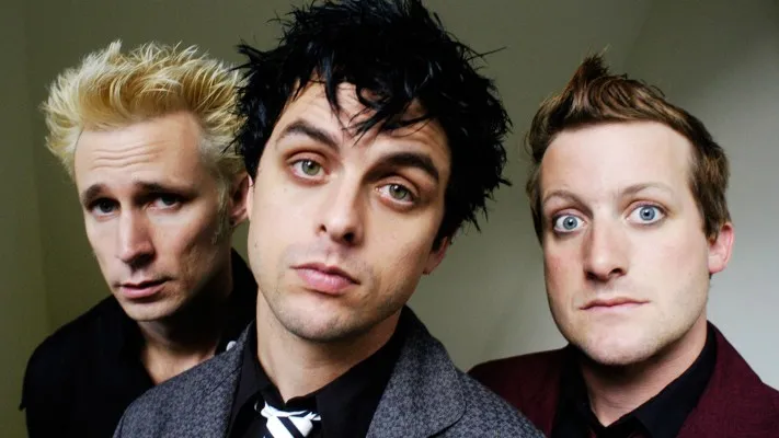 Lirik lagu Wake Me Up When September Ends Green Day dan terjemahan. (Foto: Billboard)