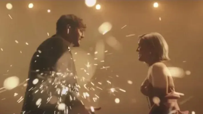 Lirik lagu Rewrite The Stars Anne Marie & James Arthur yang viral di TikTok. (Foto: YouTube/Anne-Marie)