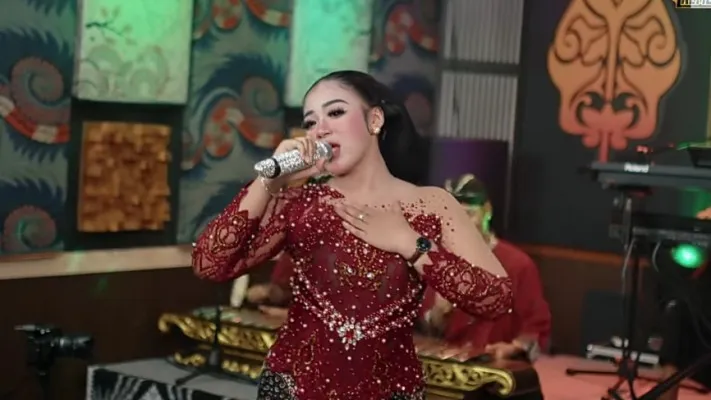 Lirik lagu Karna Su SayangNiken Salindry. (Foto: Capture YouTube)