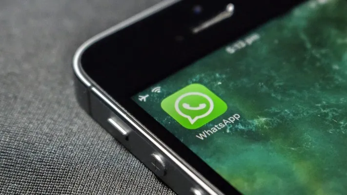 cara mudah aman untuk mencadangkan chat WhatsApp di iPhone tanpa iCloud.(Foto: Freepik)