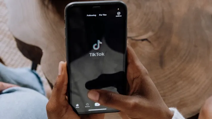 Cara hasilkan uang dari TikTok. (Foto: Pexels)