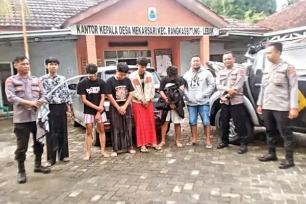 Sejumlah geng motor saat diamankan oleh Polsek Rangkasbitung Lebak. (Ist)