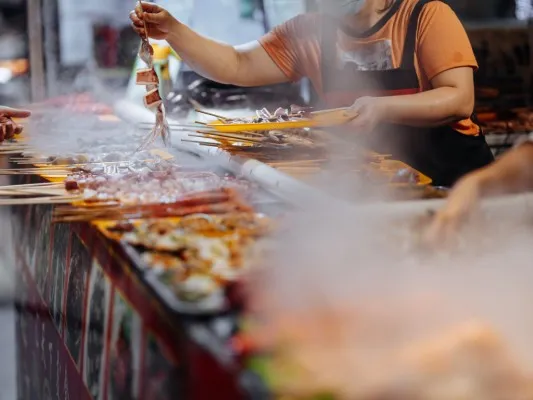 Kuliner ngabuburit di Jakarta yang wajib dikunjungi selama Ramadhan.