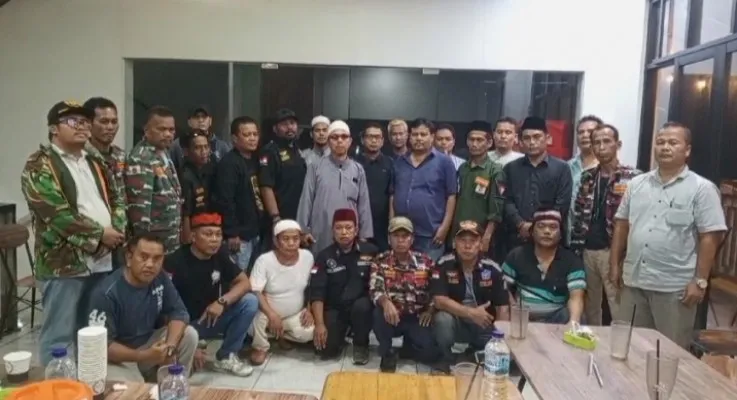 Para tokoh lintas agama dan Ormas saat deklarasi menjaga kondusifitas di bumi Banten kondusif. (haryono)