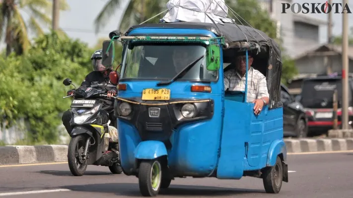 Sejarah bajaj hingga menjadi simbol ikon Kota Jakarta. (Poskota/Ahmad Tri Hawaari)