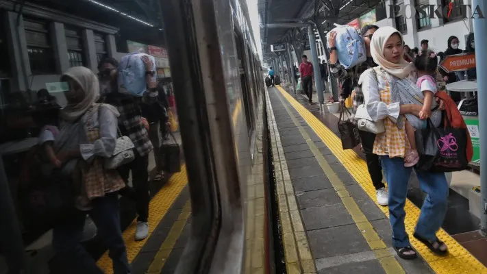 Link pendaftaran Mudik Gratis KAI 2026, syarat yang harus dipenuhi, dan jadwal keberangkatan. (Poskota/Ahmad Tri Hawaari)