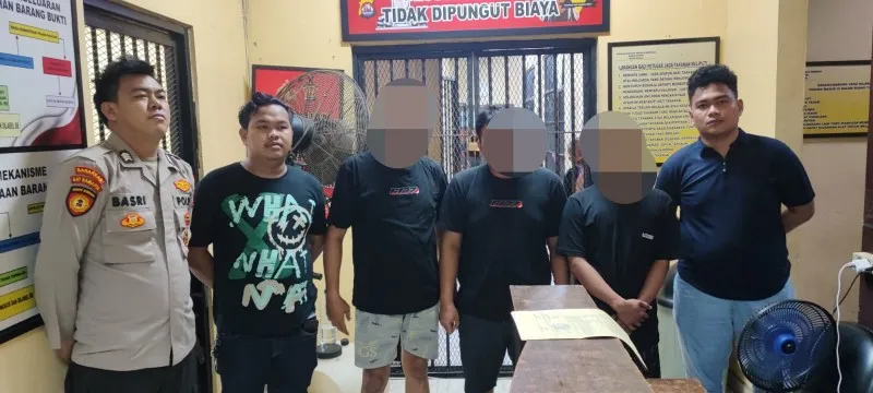 Tiga tersangka pengedar narkoba di Mapolres Serang. (dok.satresnarkoba)