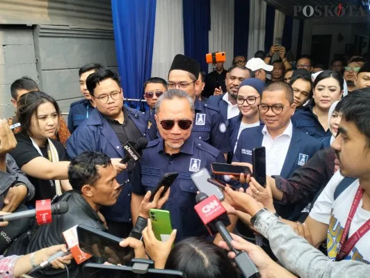 Ketua Umum PAN Zulkifli Hasan usai menghadiri Rapimnas Barisan Muda Penegak Amanat Nasional (BM PAN) di Depok, Jumat 31 Mei 2024. (Poskota/M. Irwan)