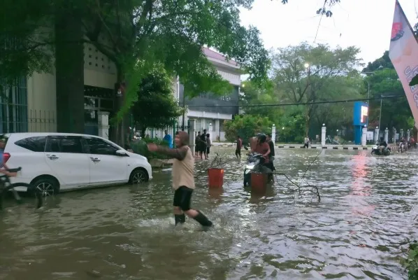 Kawasan pusat Kota Rangkasbitung Lebak saat dilanda banjir pada Kamis, 4 Juli 2024. (Foto: Dok. Warga)