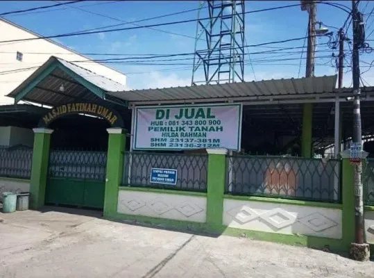 Viral Masjid Fatimah Umar di Makassar, Sulawesi Selatan ini dijual oleh ahli warisnya setelah orangtuanya wafat. (Thread @muhammadaburivai)