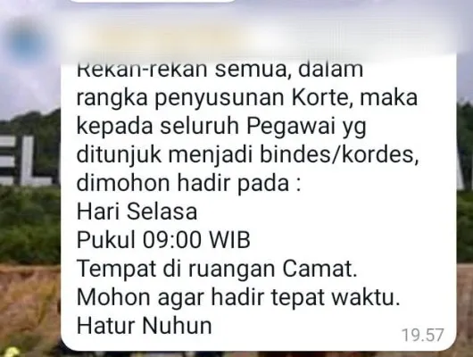 Isi pesan WhatsApp yang beredar di Pandeglang, diduga untuk memihak ke salah satu paslon di Pilkada Pandeglang 2024. Plt Camat Cibaliung memberikan klarifikasi terkait hal tersebut. (tangkapan layar HP)