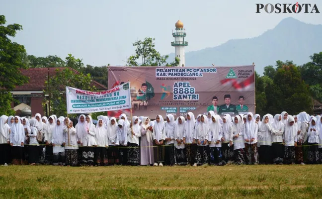 Ribuan santri di Pandeglang mengikuti upacara HSN 2024 di Alun-alun Menes, Selasa, 22 Oktober 2024. (Poskota/Samsul Fatoni)