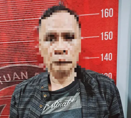 Tersangka JA di ruang Satresnarkoba usai ditangkap Tim Opsnal. (dok. Humas Polres Serang)