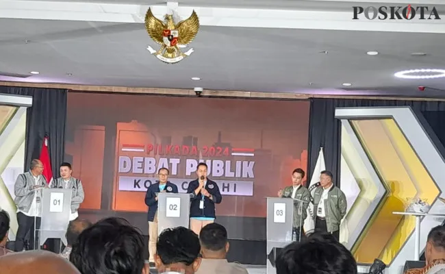 Tiga pasangan calon walikota dan wakil walikota Cimahi saat hadir dalam debat publik beberapa waktu lalu. (Poskota/Gatot Poedji Utomo)