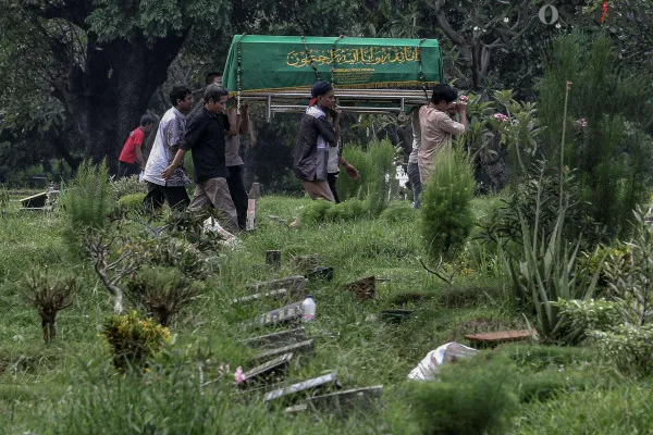 Lahan pemakaman di Jakarta. (Poskota/Ahmad Tri Hawaari)