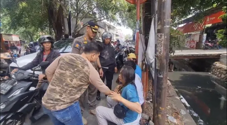 Empat orang pak ogah di Jalan Raya Duri Kosambi, Cengkareng, Jakarta Barat, ditangkap. (Ist)