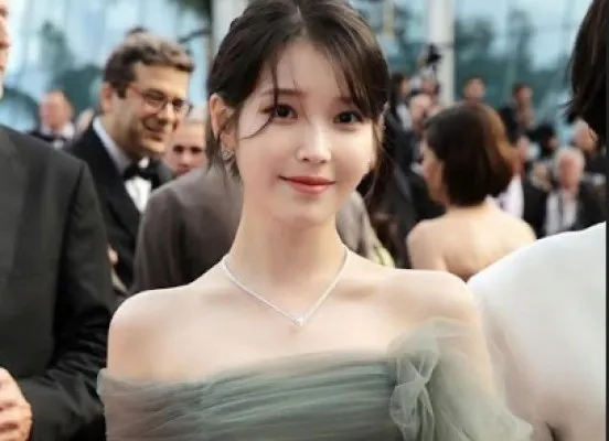 IU (Instagram/@dlwlrma)