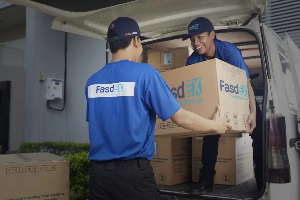 Foto: Fasdeli Express telah mengungkapnya dengan memiliki gudang sendiri di China! Dengan dukungan mitra terpercaya, J&T Cargo dan J&T Express. (Dok. Fasdeli Express)