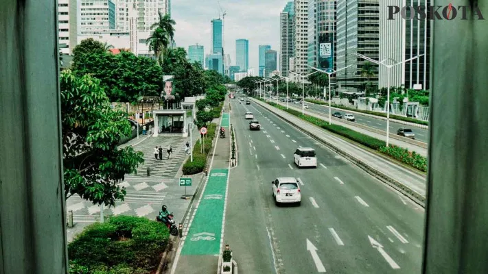 Foto : Suasana Jalan Jendral Sudirman, Jakarta. (Dok. Poskota)