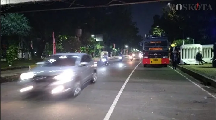 Jalan Medan Merdeka Selatan dan Jalan Medan Merdeka Barat, sudah dibuka kembali. (Foto: rika)