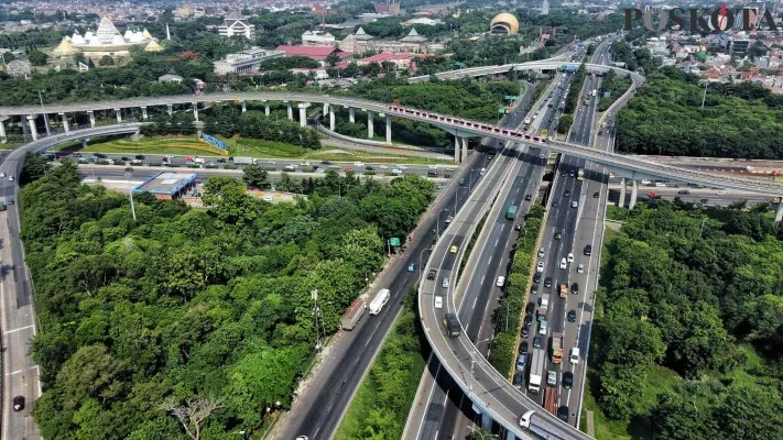 Ilustrasi Jalan Tol, mulai besok tarif Tol Dalam Kota Jakarta akan naik.(Ahmad Tri Hawari/Poskota)