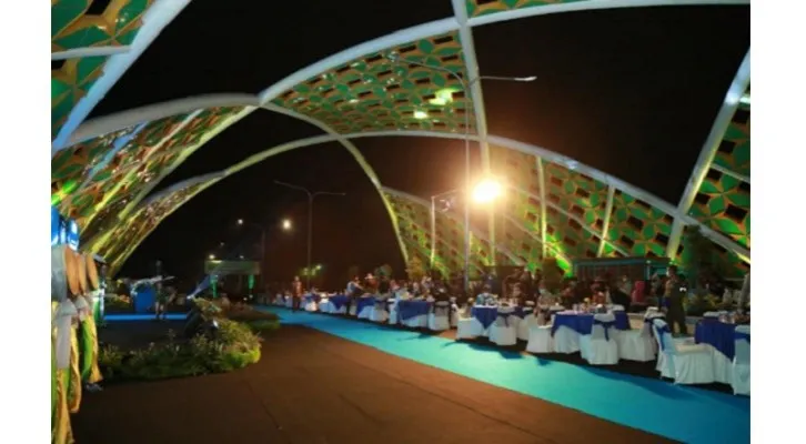 Jembatan Bogeg yang nama resminya Jembatan Aria Wangsakara, tampak indah. Masyarakat menyambut baik, selain membuat jalan tak macet, juga dilihat sangat indah. (foto: luthfi)