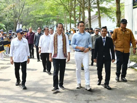 Foto: Radityo Egi Pratama, selaku Ketua Pembina Lembaga Natabangsa meresmikan Jokowi Learning Center di Lampung Selatan.(Dok. Pribadi)